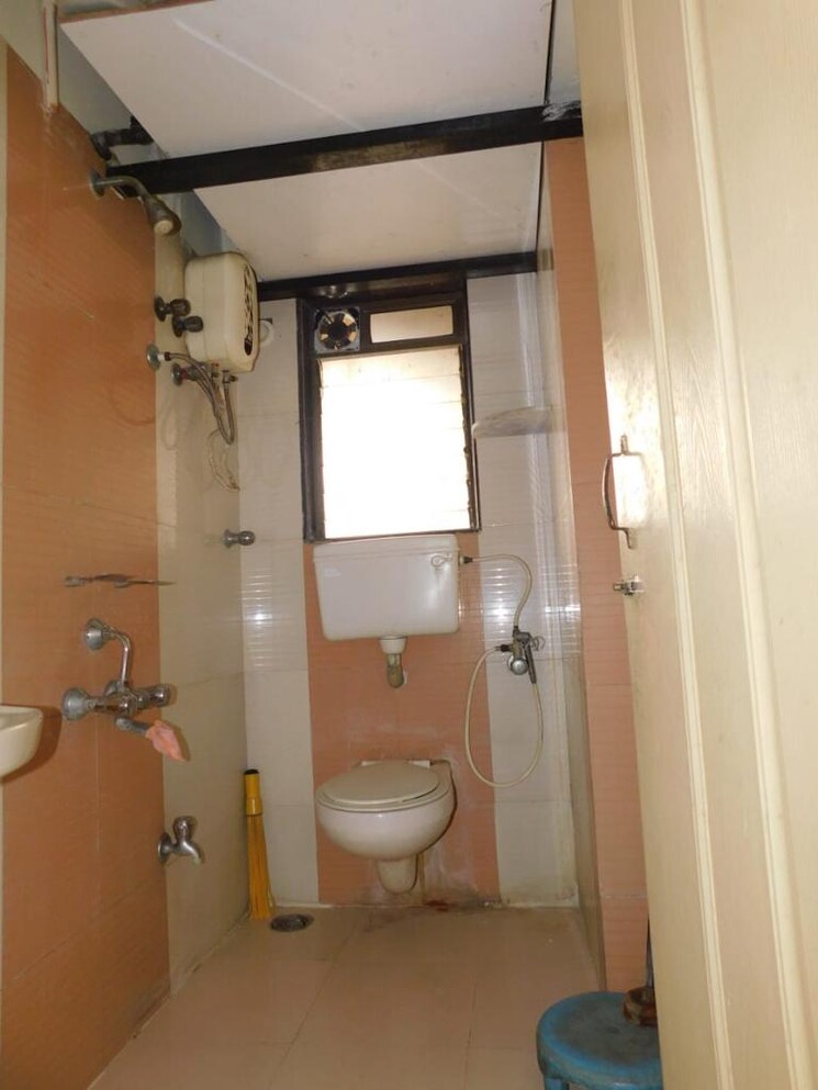 Bathroom, aman-spring 2 Bedroom 1000 Sq.Ft. Apartment In Kandivali West Mumbai 8980256