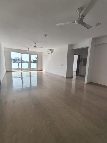 Room in 5 BHK Builder Floor at Dlf Phase I – for Sale
