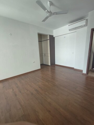 Room in 5 BHK Builder Floor at Dlf Phase I – for Sale
