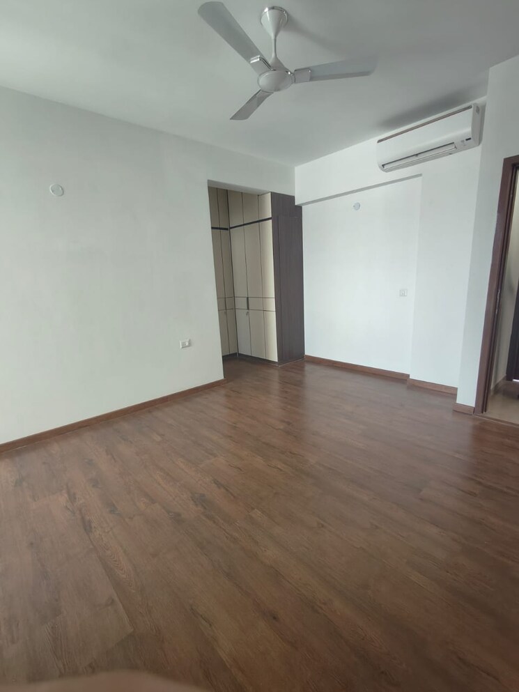 Room, dlf phase i 5 Bedroom 500 Sq.Yd. Builder Floor In Dlf Phase I Gurgaon 8980311