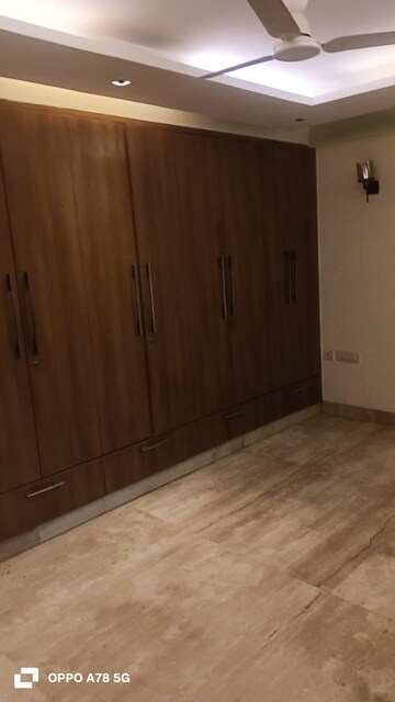 Room in 6 BHK Independent House at New Friends Colony – for Sale