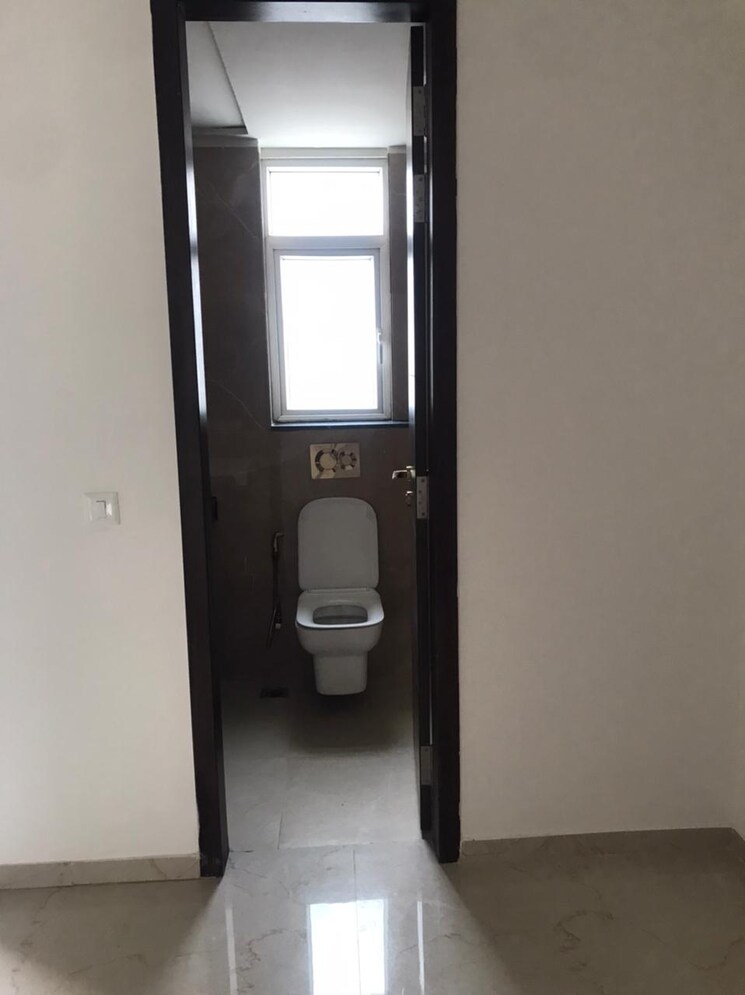 Bathroom, smart-world-orchard 3 Bedroom 1630 Sq.Ft. Apartment In Sector 61 Gurgaon 8980374