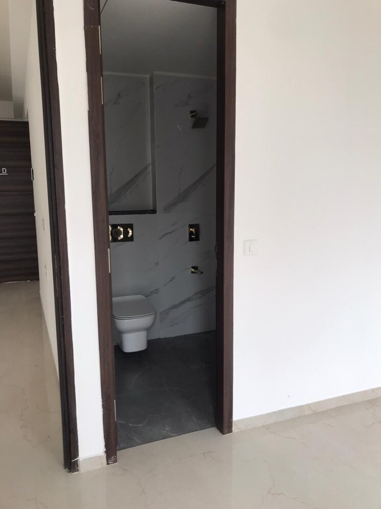 Bathroom, smart-world-orchard 3 Bedroom 1630 Sq.Ft. Apartment In Sector 61 Gurgaon 8980374