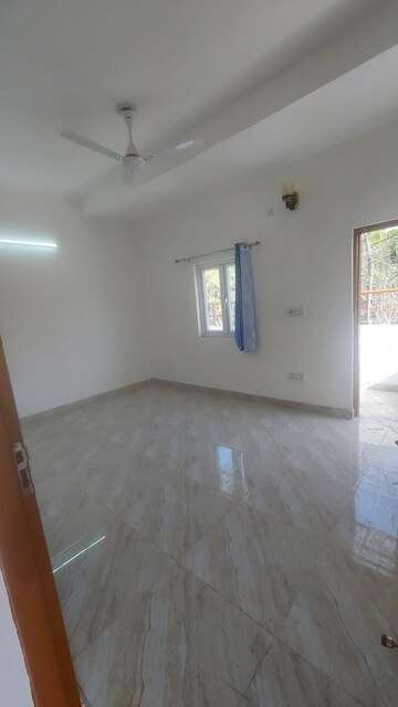 Room in 4 BHK Apartment at Saket – for Sale