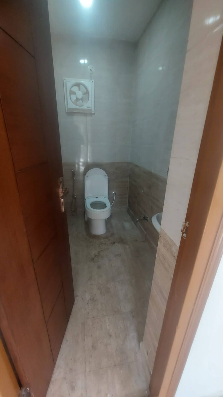 Bathroom, saket 4 Bedroom 2000 Sq.Ft. Apartment In Saket Delhi 8980376