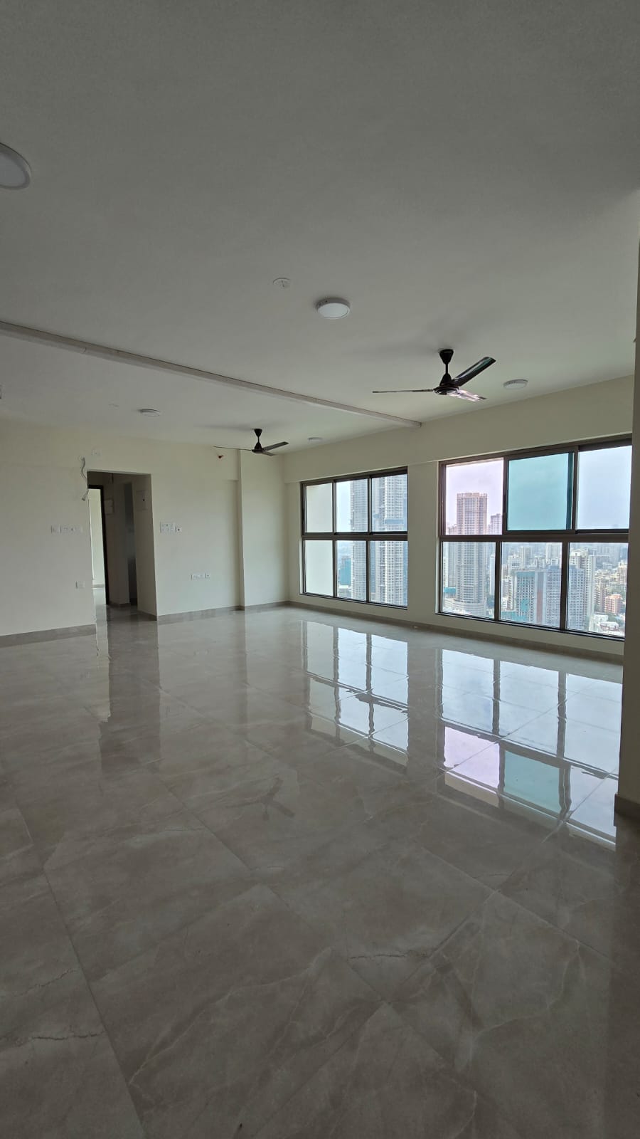 3.5 BHK + Extra Room Apartment For Rent in Sheth Irene