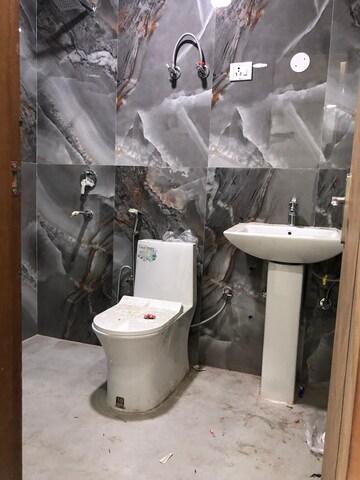 Bathroom in 1 BHK Builder Floor at Palm Residency Chhatarpur, Chattarpur – for Rent