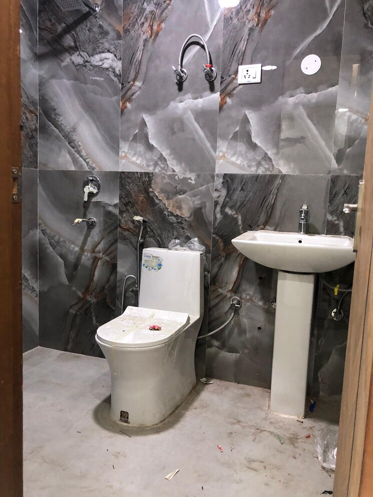 Bathroom, palm-residency-chhatarpur 1 Bedroom 550 Sq.Ft. Builder Floor In Chattarpur Delhi 8980429