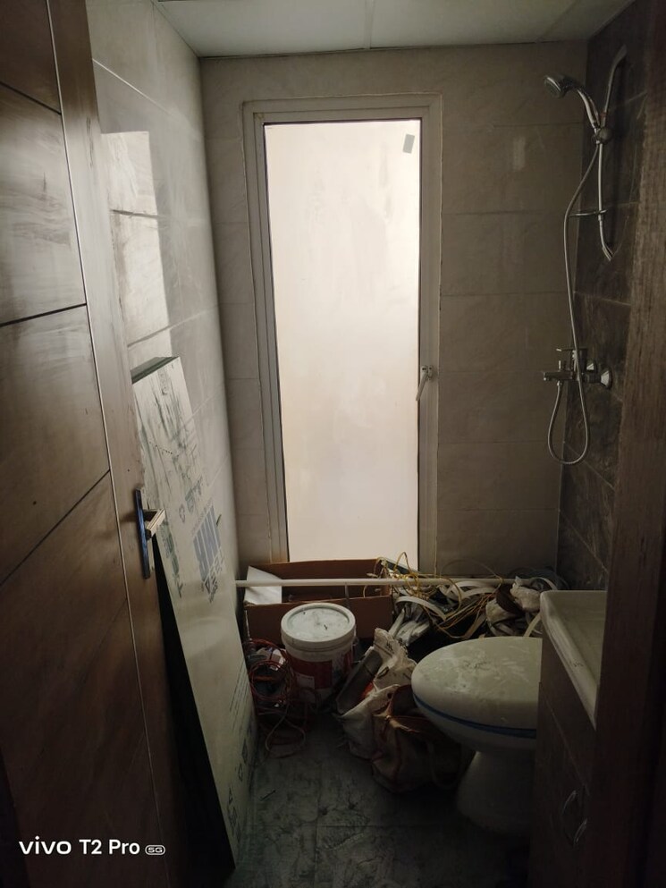 Bathroom, tulip-yellow 3 Bedroom 1704 Sq.Ft. Apartment In Sector 69 Gurgaon 8980422