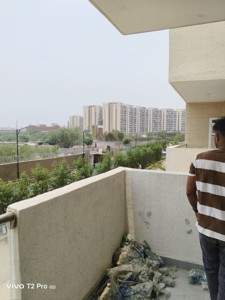 Balcony, tulip-yellow 3 Bedroom 1704 Sq.Ft. Apartment In Sector 69 Gurgaon 8980422