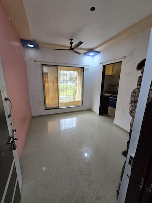 Room in 1 BHK Apartment at Sunrise Apartment Nalasopara, Nalasopara West – for Sale