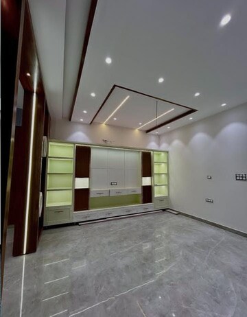 Room in 3 BHK Builder Floor at Sector 33 – for Sale