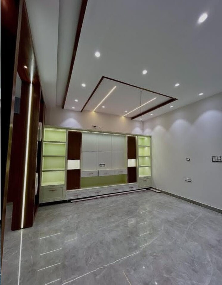 Room, sector 33 3 Bedroom 2700 Sq.Ft. Builder Floor In Sector 33 Faridabad 8980408