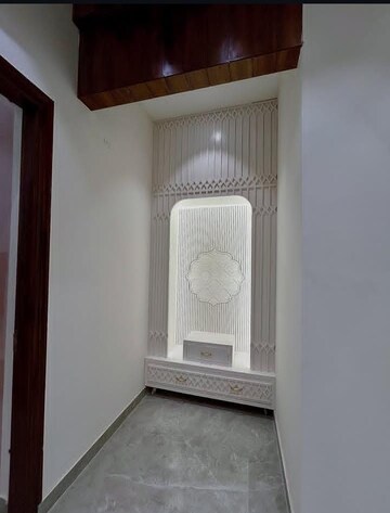 Room in 3 BHK Builder Floor at Sector 33 – for Sale