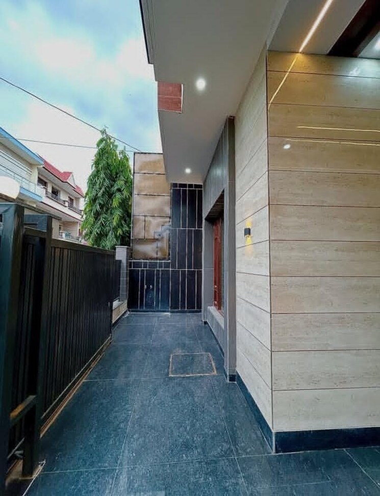 Kitchen, sector 33 3 Bedroom 2700 Sq.Ft. Builder Floor In Sector 33 Faridabad 8980408