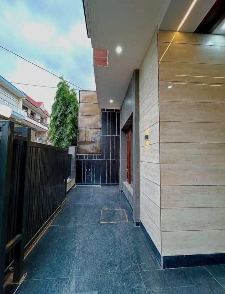 Kitchen, sector 33 3 Bedroom 2700 Sq.Ft. Builder Floor In Sector 33 Faridabad 8980408