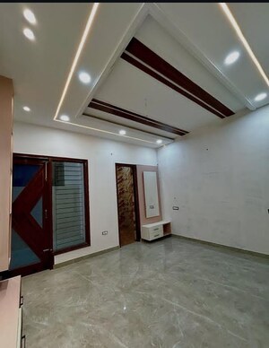 Room in 3 BHK Builder Floor at Sector 33 – for Sale