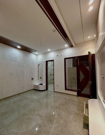Building Lobby in 3 BHK Builder Floor at Sector 33 – for Sale