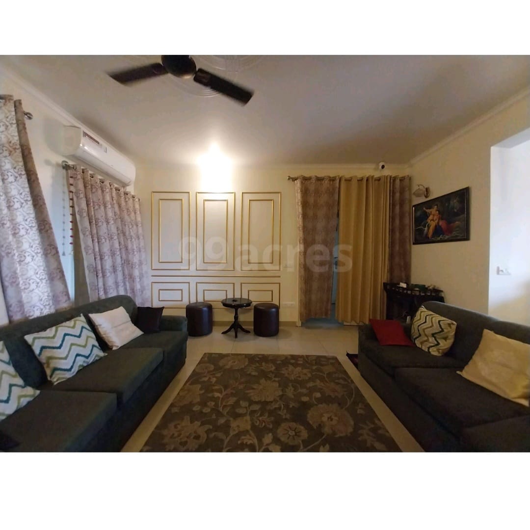 2 BHK Apartment For Rent in Gaur City Mall