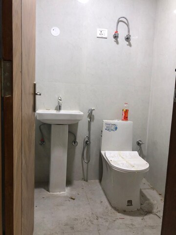 Bathroom in 2 BHK Builder Floor at Palm Residency Chhatarpur, Chattarpur – for Rent