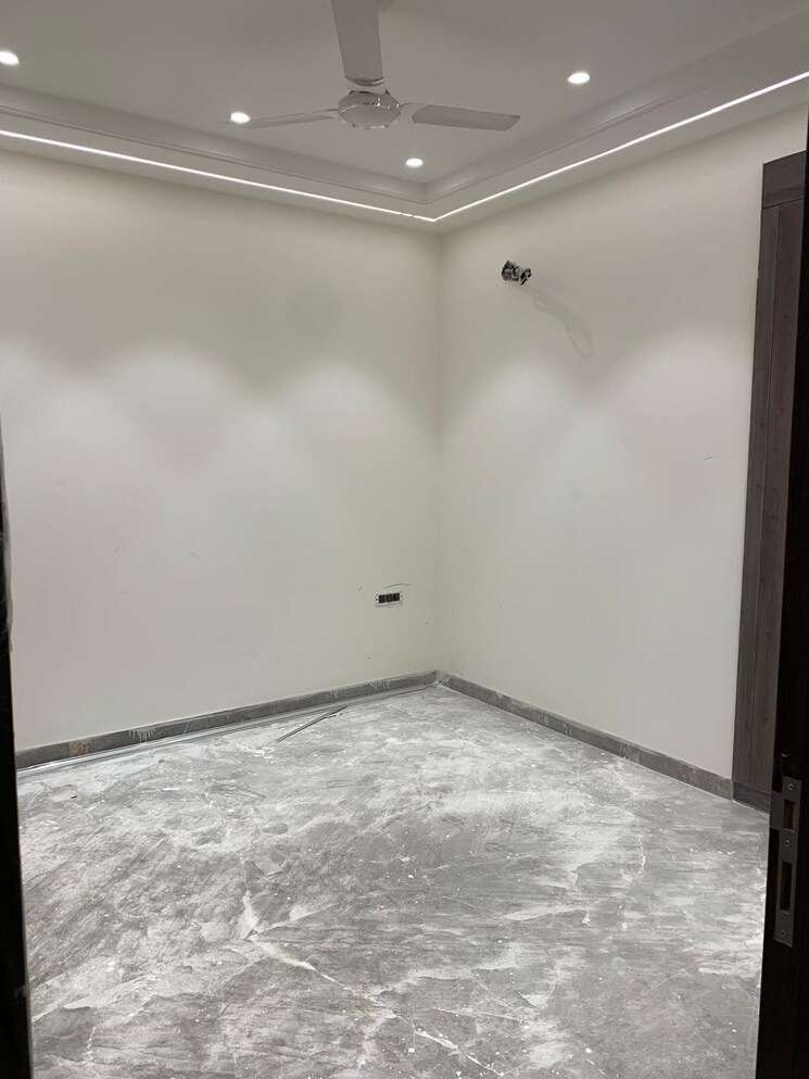 Room, greater kailash ii 4 Bedroom 250 Sq.Yd. Builder Floor In Greater Kailash ii Delhi 8980503