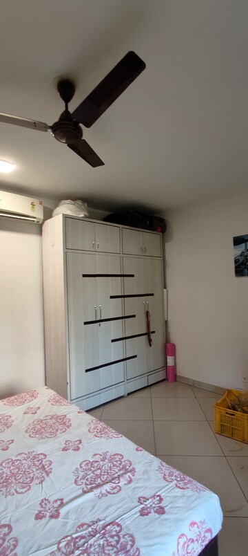 Room in 3 BHK Apartment at Sobha Carnation Pune, Kondhwa – for Rent