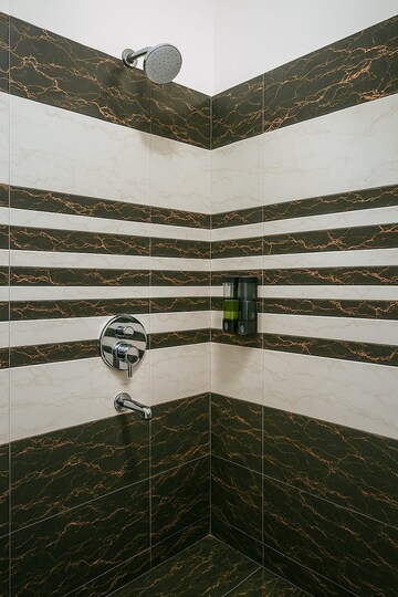 Bathroom in 2 BHK Builder Floor at Mahmoorganj – for Rent