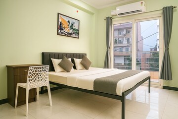 Bedroom in 2 BHK Builder Floor at Mahmoorganj – for Rent