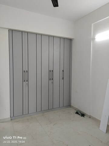 Room in 2.5 BHK Builder Floor at Smart World Gems, Sector 89 – for Rent