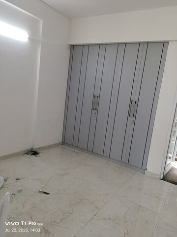 Room in 2.5 BHK Builder Floor at Smart World Gems, Sector 89 – for Rent
