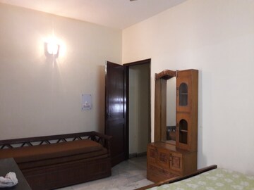 Room in 3 BHK Builder Floor at Shivalik Colony – for Rent