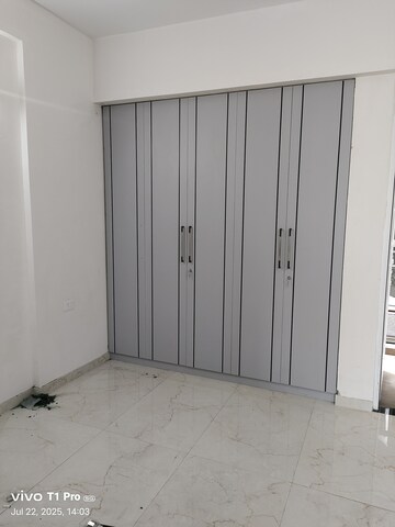 Room in 2.5 BHK Builder Floor at Smart World Gems, Sector 89 – for Rent