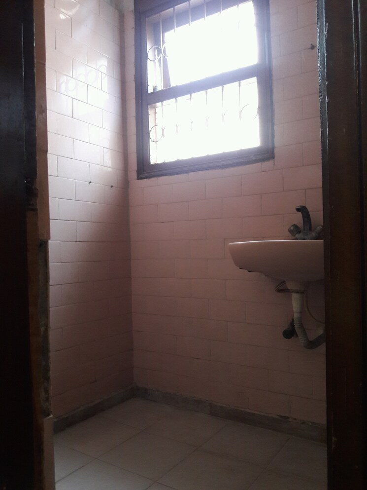 Room, shivalik colony 3 Bedroom 1800 Sq.Ft. Builder Floor In Shivalik Colony Delhi 8980486