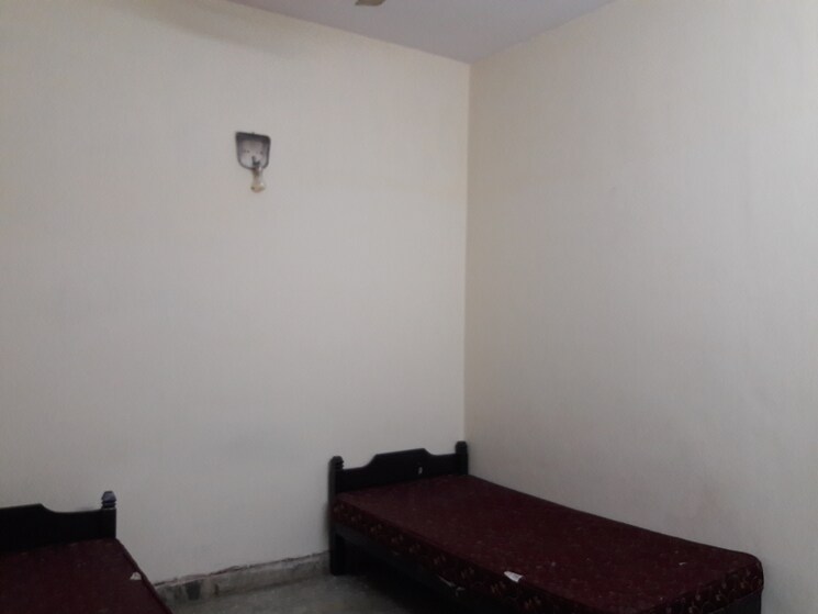 Room, shivalik colony 3 Bedroom 1800 Sq.Ft. Builder Floor In Shivalik Colony Delhi 8980486