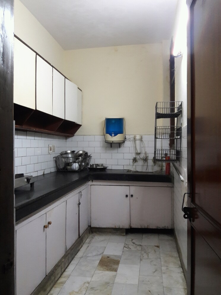 Kitchen, shivalik colony 3 Bedroom 1800 Sq.Ft. Builder Floor In Shivalik Colony Delhi 8980486