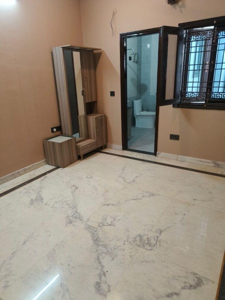 Room, sector 47 4 Bedroom 2250 Sq.Ft. Independent House In Sector 47 Noida 8980508