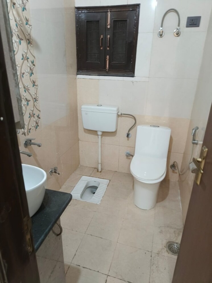 Bathroom, sector 47 4 Bedroom 2250 Sq.Ft. Independent House In Sector 47 Noida 8980508