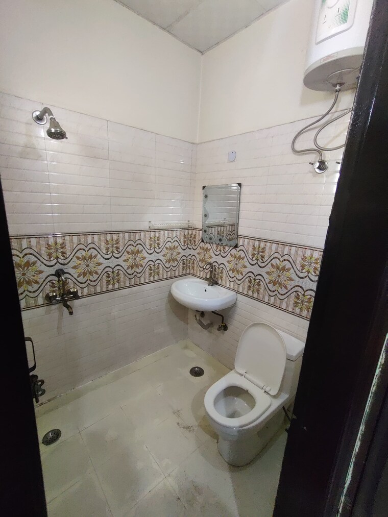 Bathroom, gaurs-siddhartham 2 Bedroom 945 Sq.Ft. Apartment In Siddharth Vihar Ghaziabad 8980575
