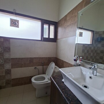 Attached Bathroom in 6 BHK Apartment at Sector 35 – for Rent