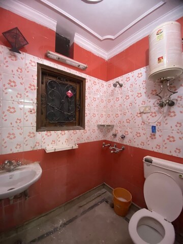 Furnished Amenities in 3.5 BHK Builder Floor at Shivalik Colony – for Rent