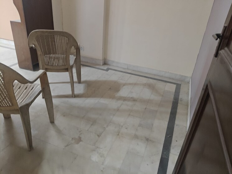 undefined, shivalik colony 3 Bedroom 1800 Sq.Ft. Builder Floor In Shivalik Colony Delhi 8980651