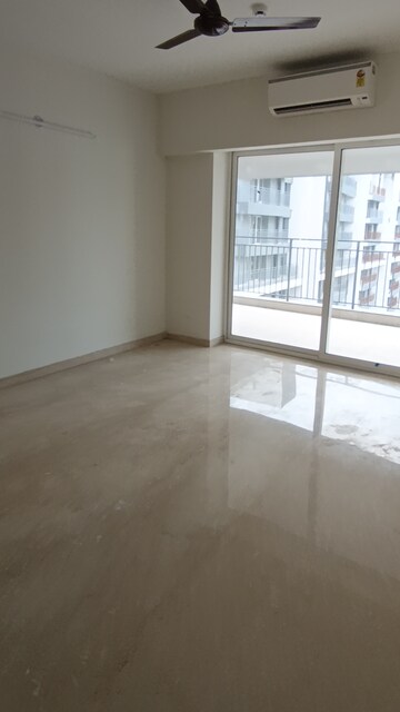 Room in 4 BHK Apartment at Godrej Woods, Sector 43 – for Rent