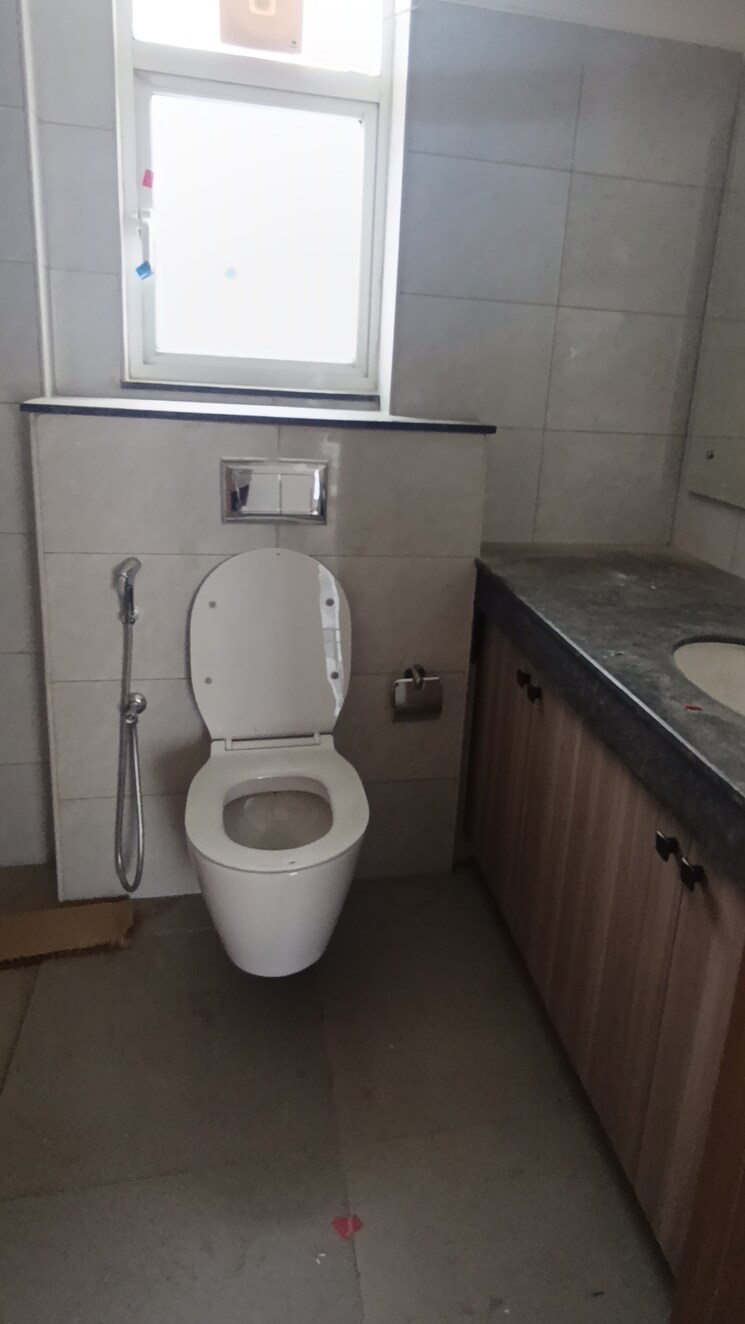 Bathroom, godrej-woods 4 Bedroom 2259 Sq.Ft. Apartment In Sector 43 Noida 8980802