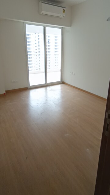 Room in 4 BHK Apartment at Godrej Woods, Sector 43 – for Rent