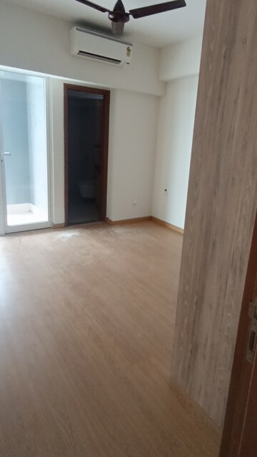 Room in 4 BHK Apartment at Godrej Woods, Sector 43 – for Rent