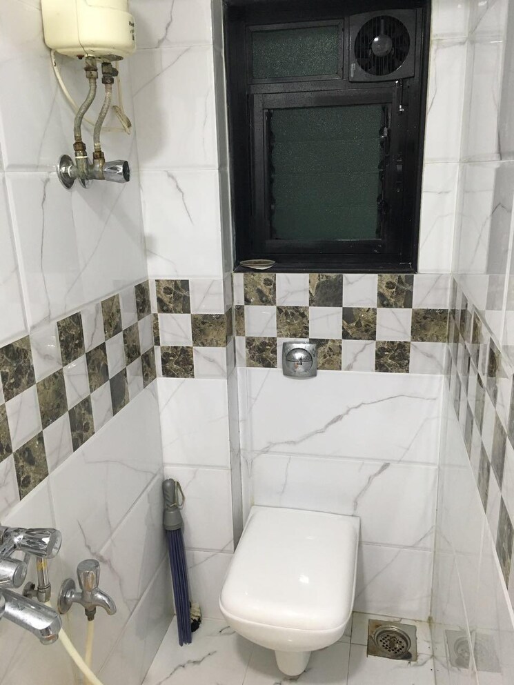 Bathroom, sher-e-punjab Studio 300 Sq.Ft. Apartment In Andheri East Mumbai 8980801
