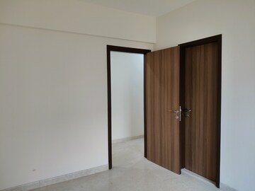 Room in 2 BHK Apartment at K Raheja Ascencio, Chandivali – for Rent