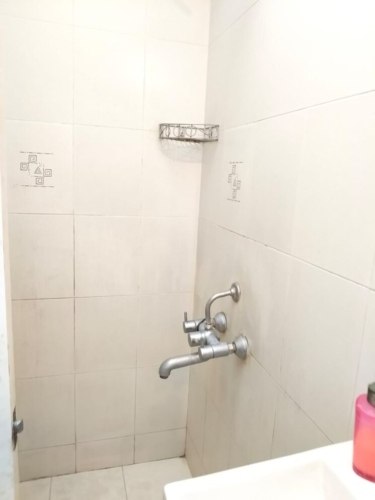 Bathroom, matunga west 3 Bedroom 1000 Sq.Ft. Apartment In Matunga West Mumbai 8980817