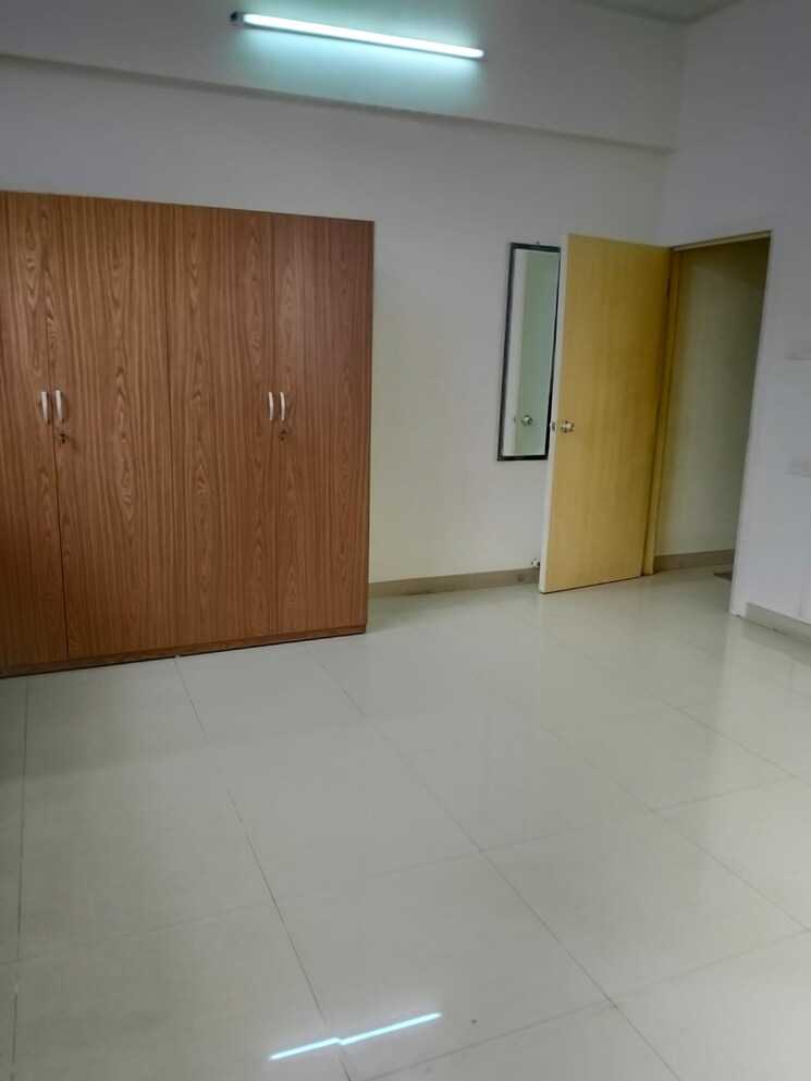 Room, matunga west 3 Bedroom 1000 Sq.Ft. Apartment In Matunga West Mumbai 8980817