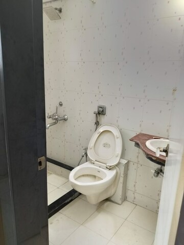 Attached Bathroom in 3 BHK Apartment at Matunga West – for Rent